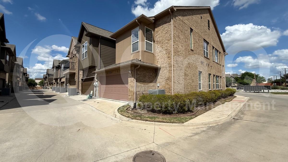 868 Dartford Dr - Photo 3 of 3