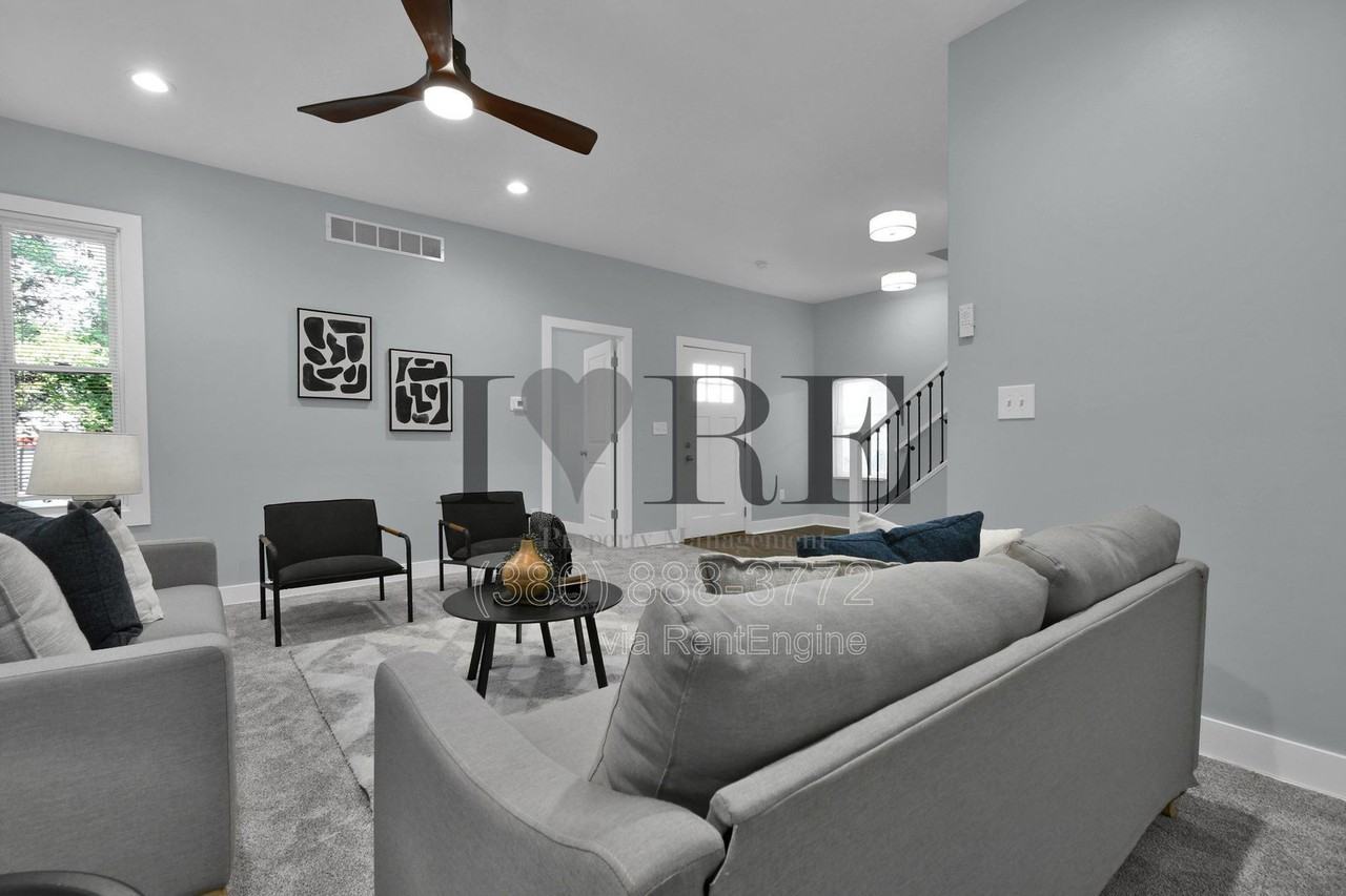 429 E Mithoff St - Photo 7 of 38