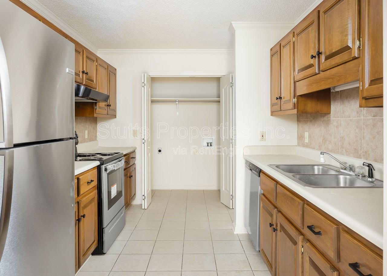 2424 Roberts Ln #C26 - Photo 4 of 8