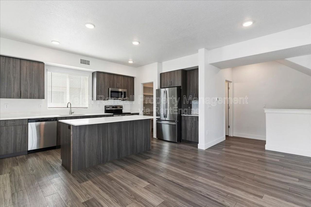 2342 W Leigh Ln - Photo 7 of 34