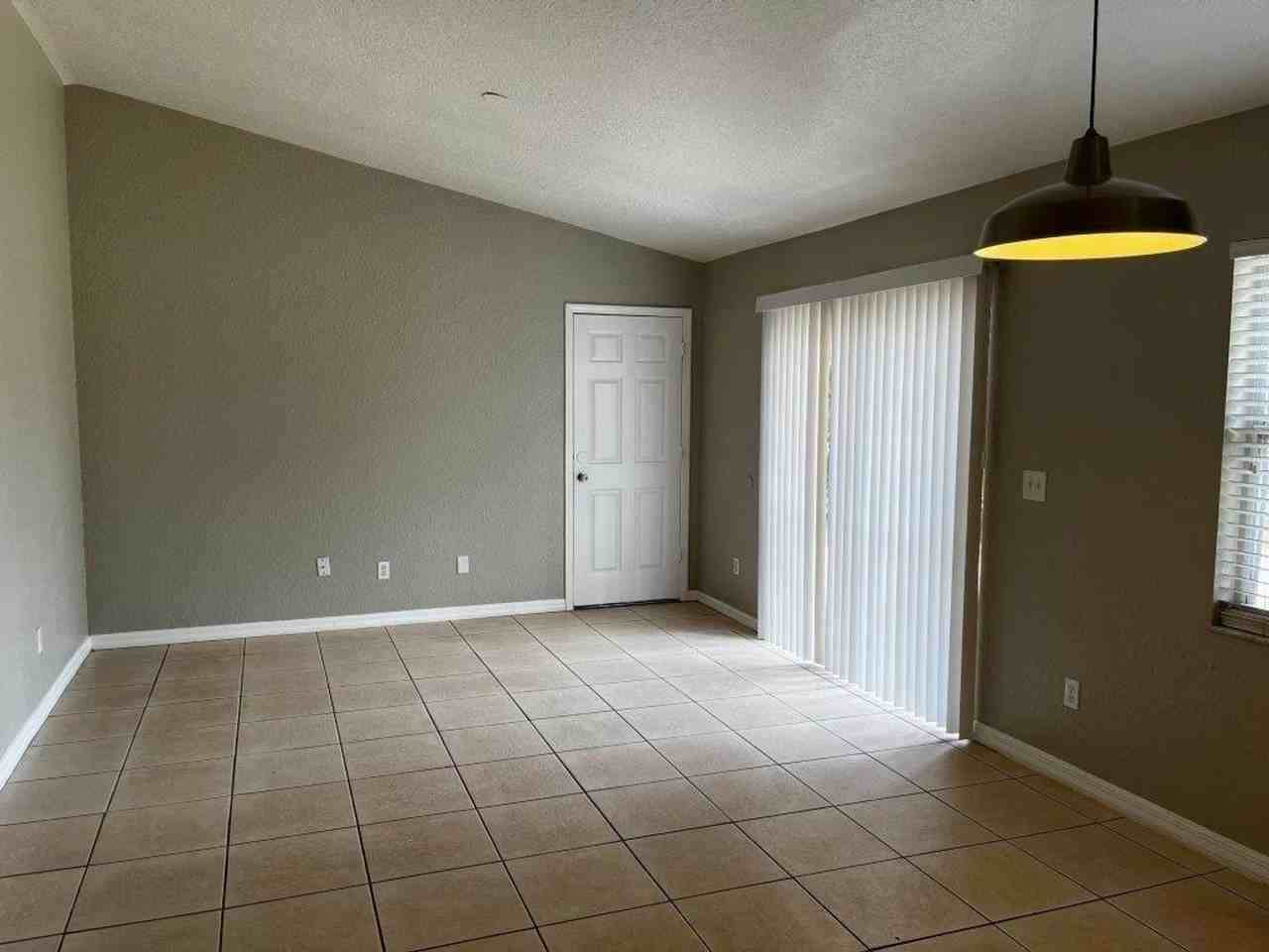 354 Pearlwood St - Photo 5 of 18