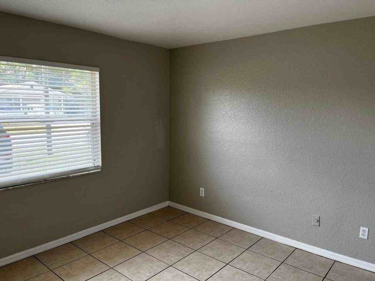 354 Pearlwood St - Photo 7 of 18