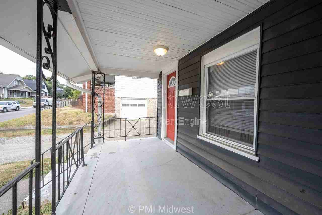 944 E Minnesota St - Photo 2 of 30