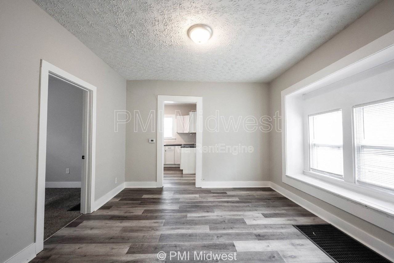 729 N Bosart Ave - Photo 6 of 27