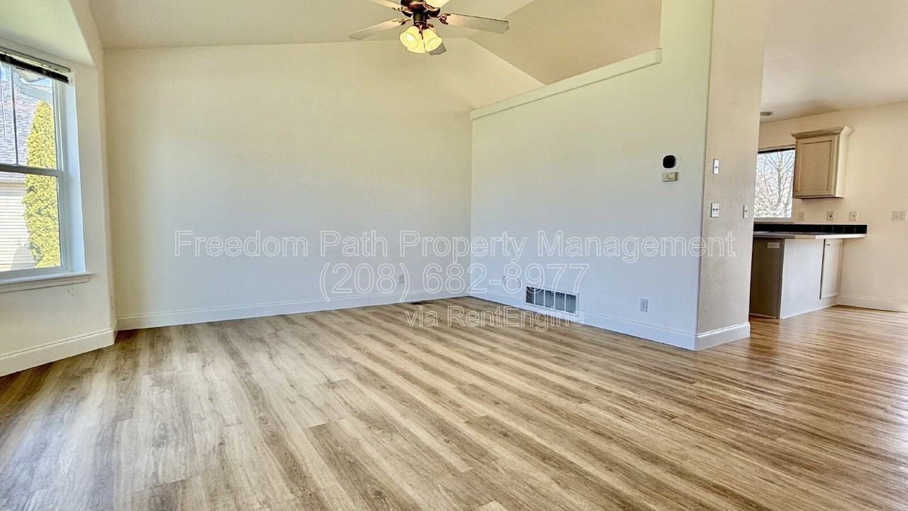 8061 N Ainsworth Dr - Photo 3 of 26