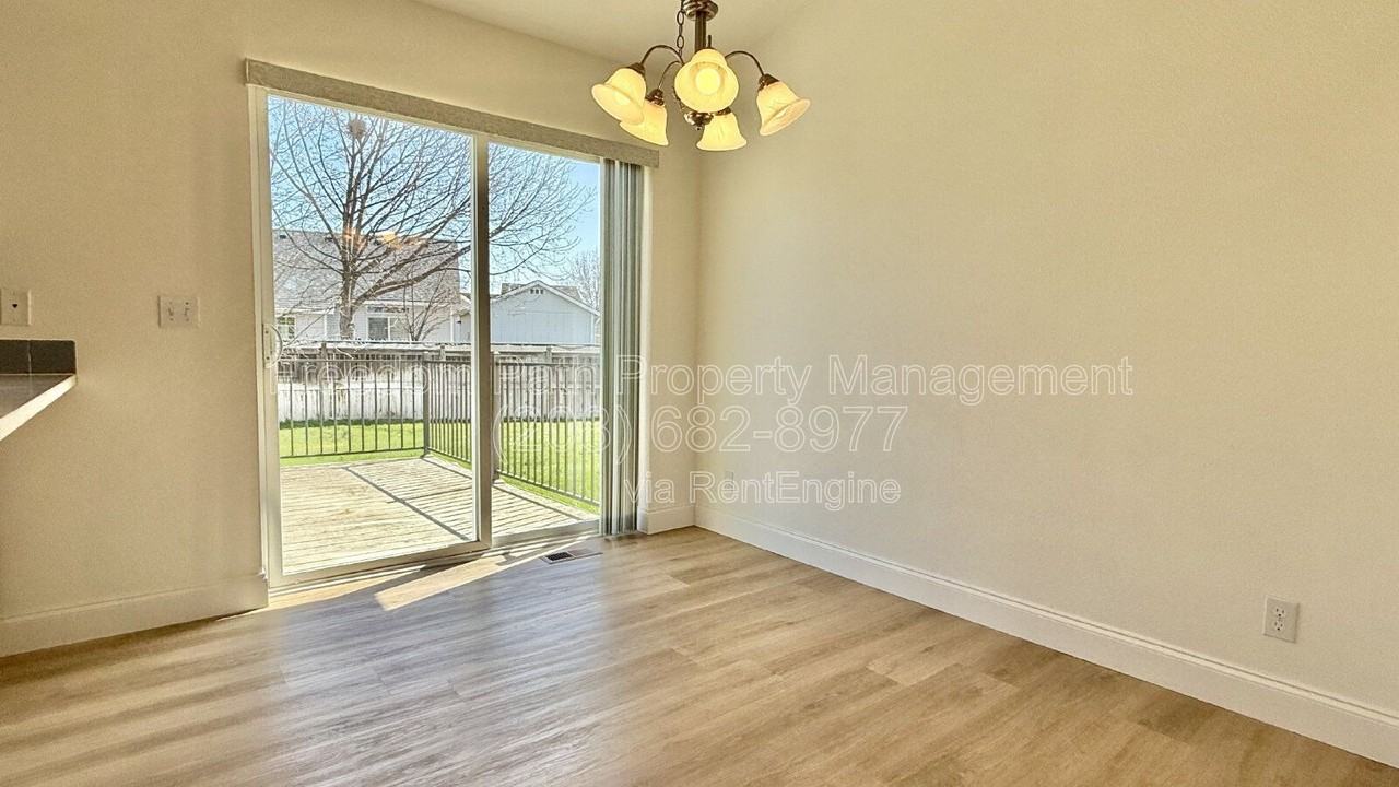 8061 N Ainsworth Dr - Photo 5 of 26