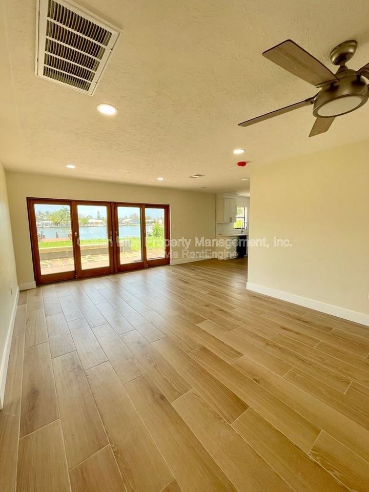 724 Sunset Cv - Photo 2 of 16