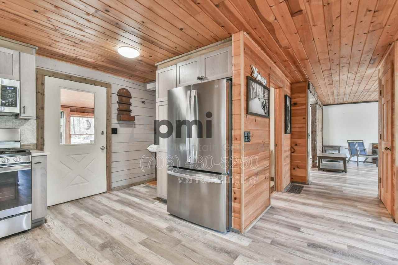 230 Silver Maple Ln - Photo 4 of 32