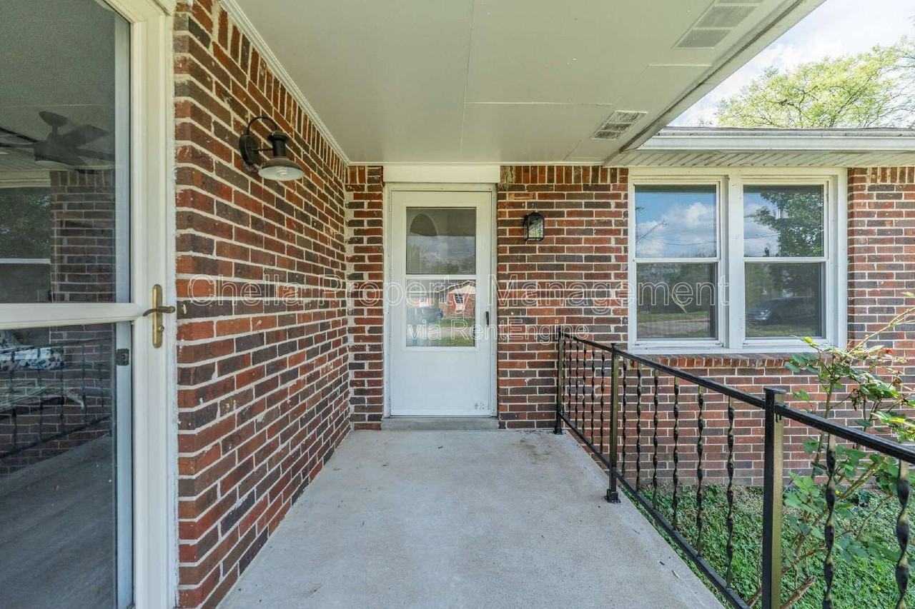 282 Southburn Dr - Photo 4 of 15