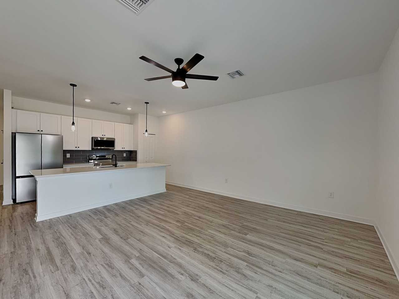 2434 Quentin Ave S - Photo 3 of 38