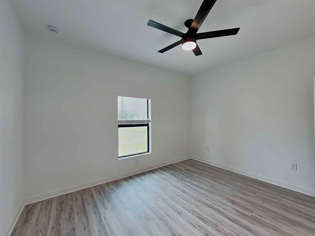 2434 Quentin Ave S - Photo 7 of 38