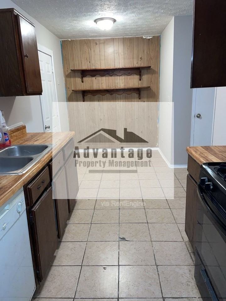 944 Brandon Hill Way - Photo 4 of 15