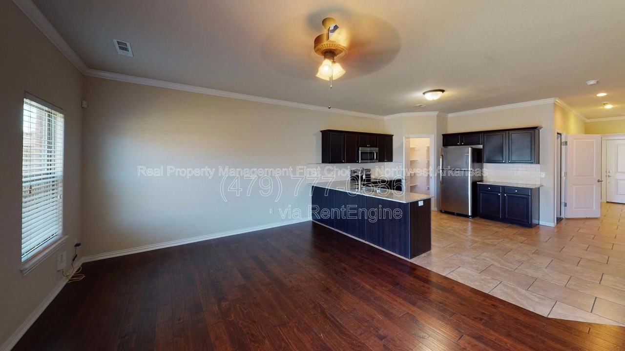 2711 W Shasta Rd - Photo 2 of 9