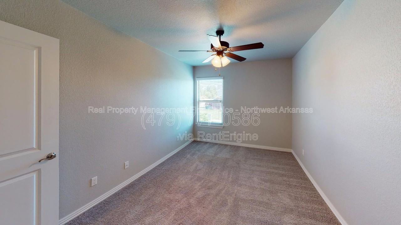 2711 W Shasta Rd - Photo 5 of 9