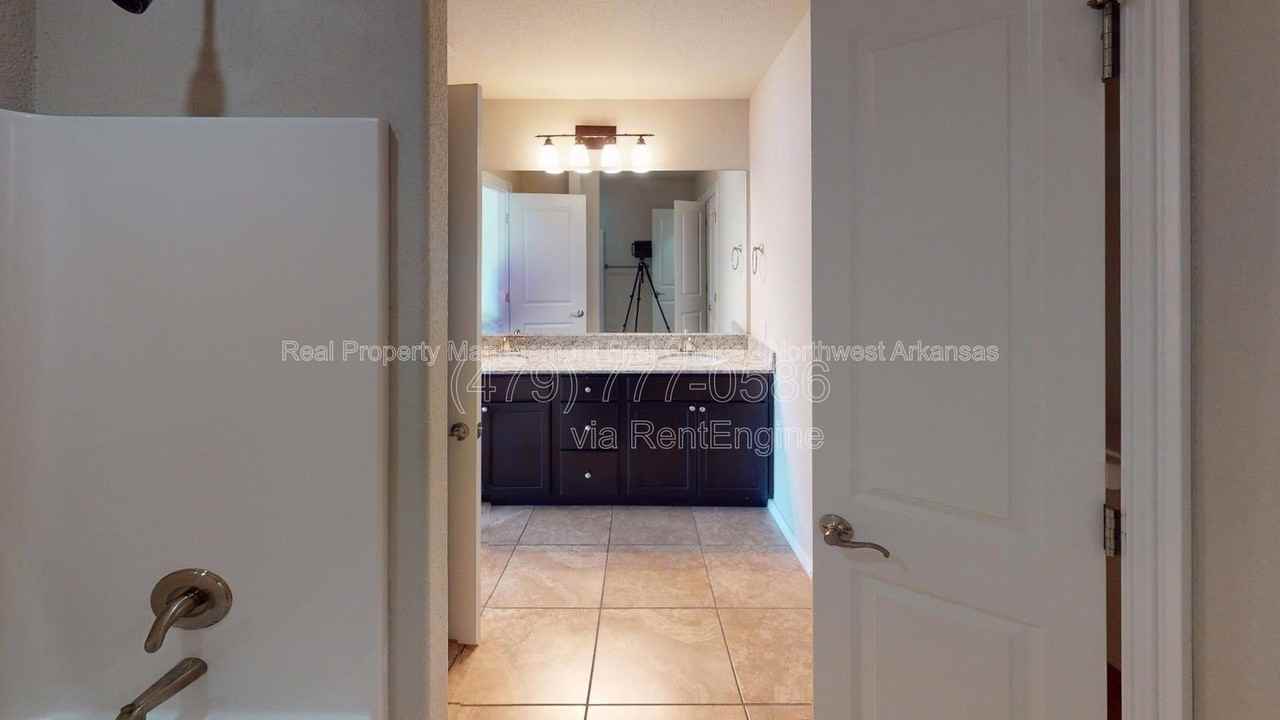 2711 W Shasta Rd - Photo 6 of 9