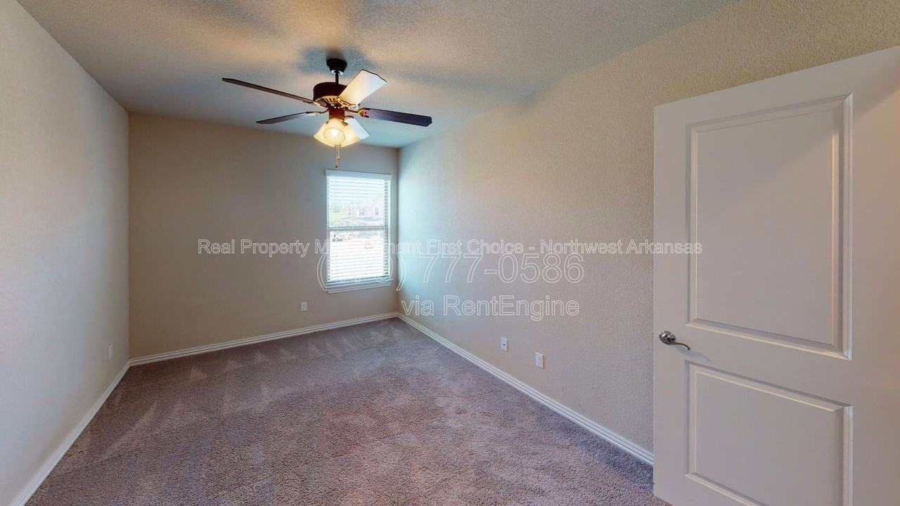 2711 W Shasta Rd - Photo 7 of 9