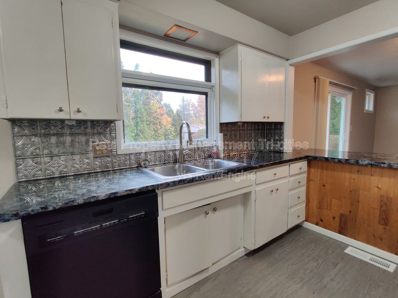 7528 W Umatilla Ave - Photo 6 of 26