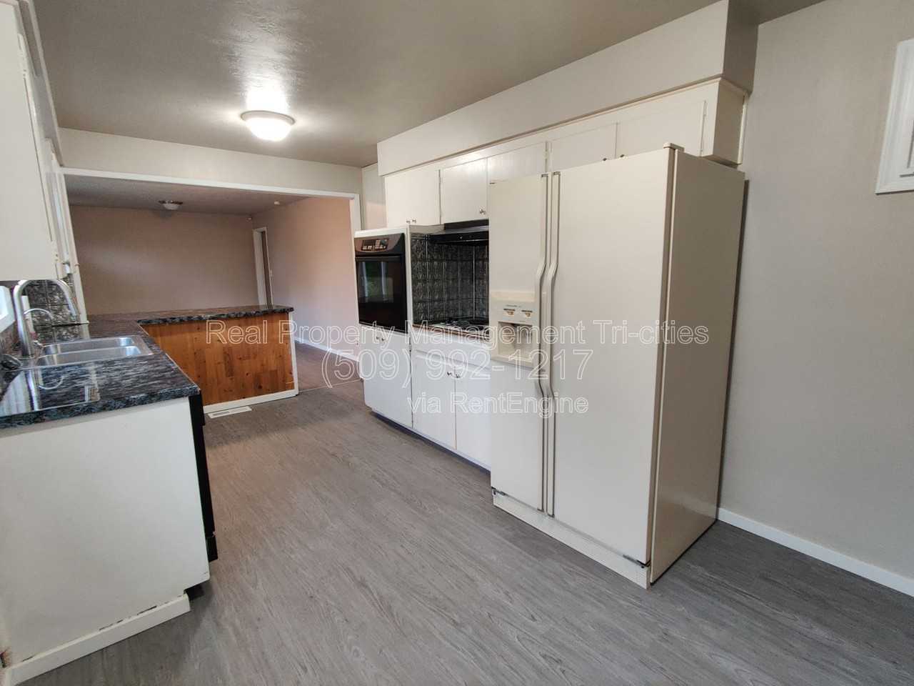 7528 W Umatilla Ave - Photo 7 of 26