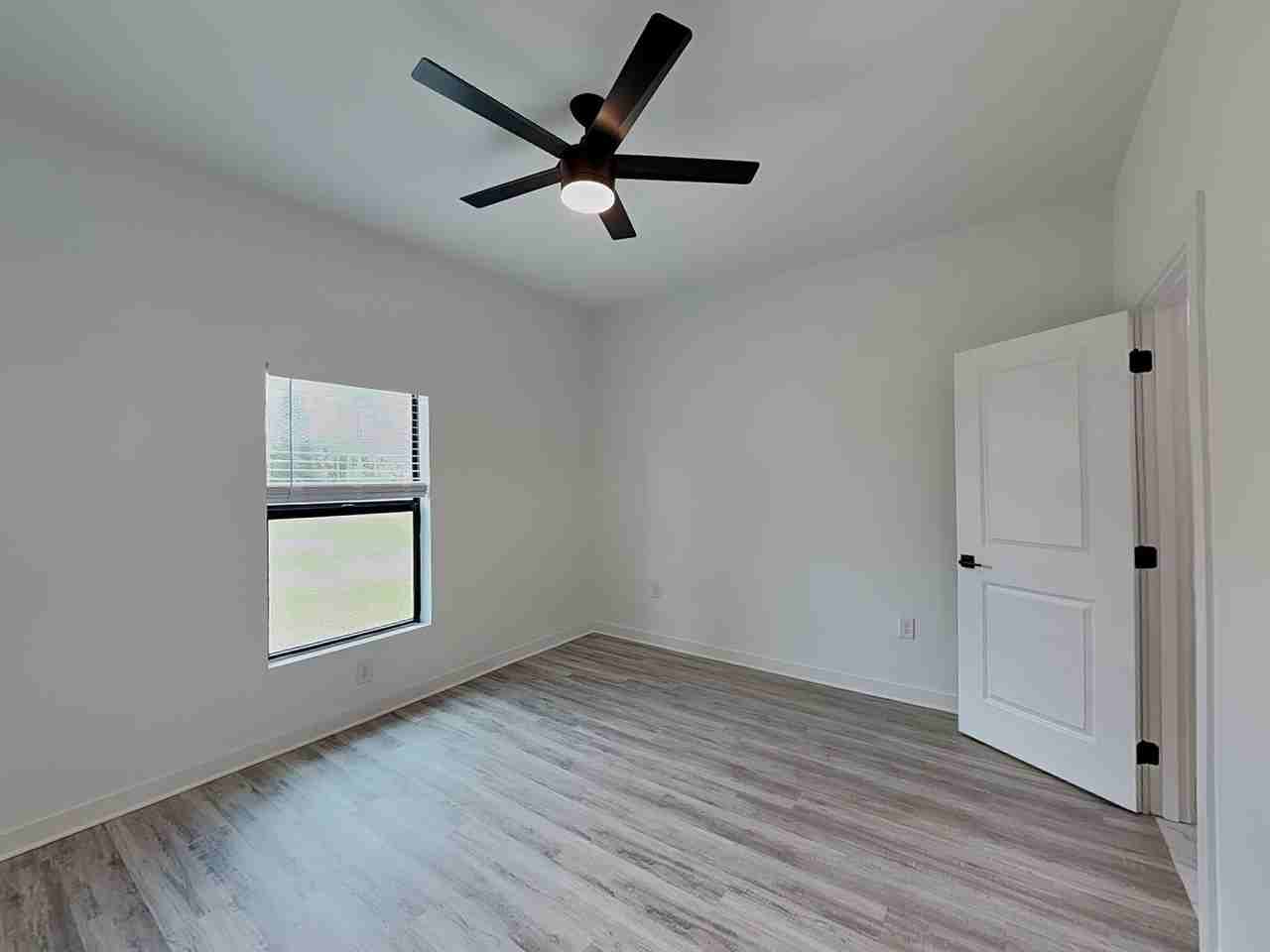 4918 Jordan Ave S - Photo 3 of 31