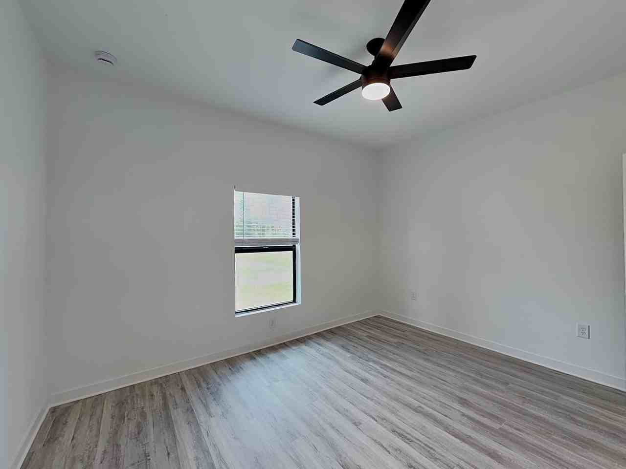 4918 Jordan Ave S - Photo 4 of 31