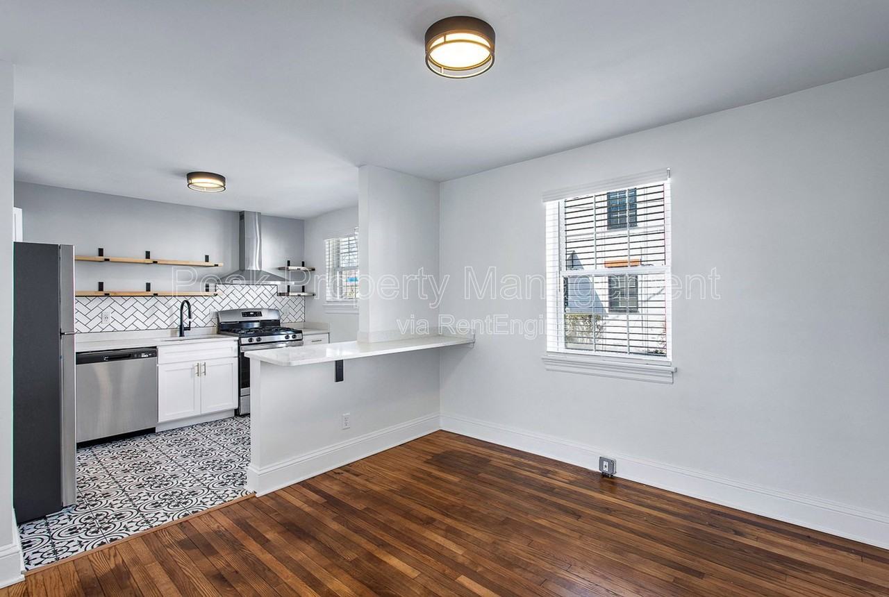 402 S Center St #4 - Photo 4 of 19