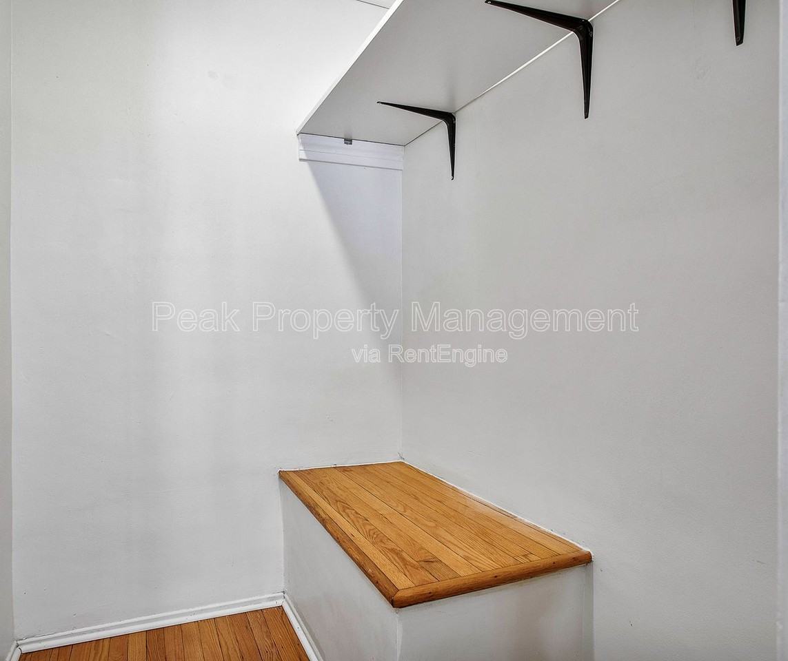 402 S Center St #4 - Photo 5 of 19