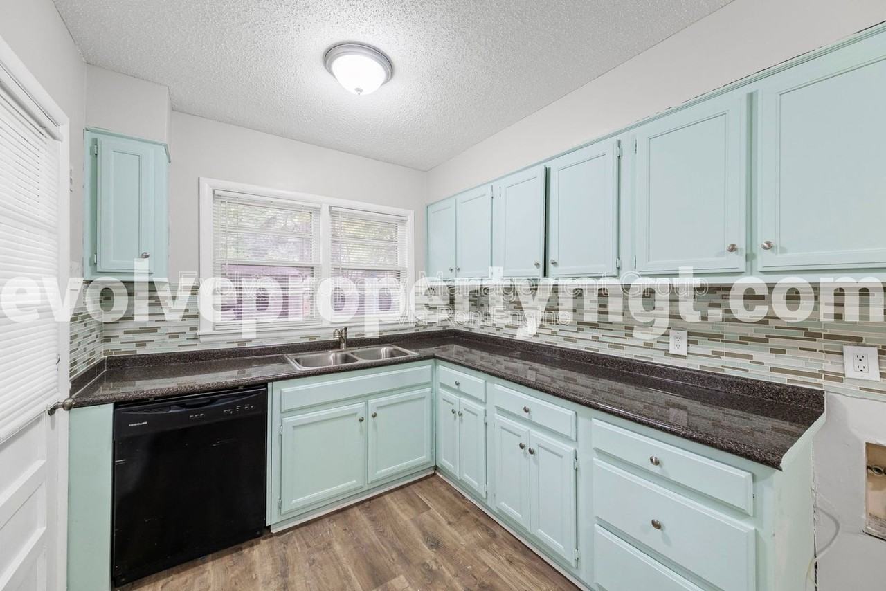 7702 Marvin Rd - Photo 7 of 18