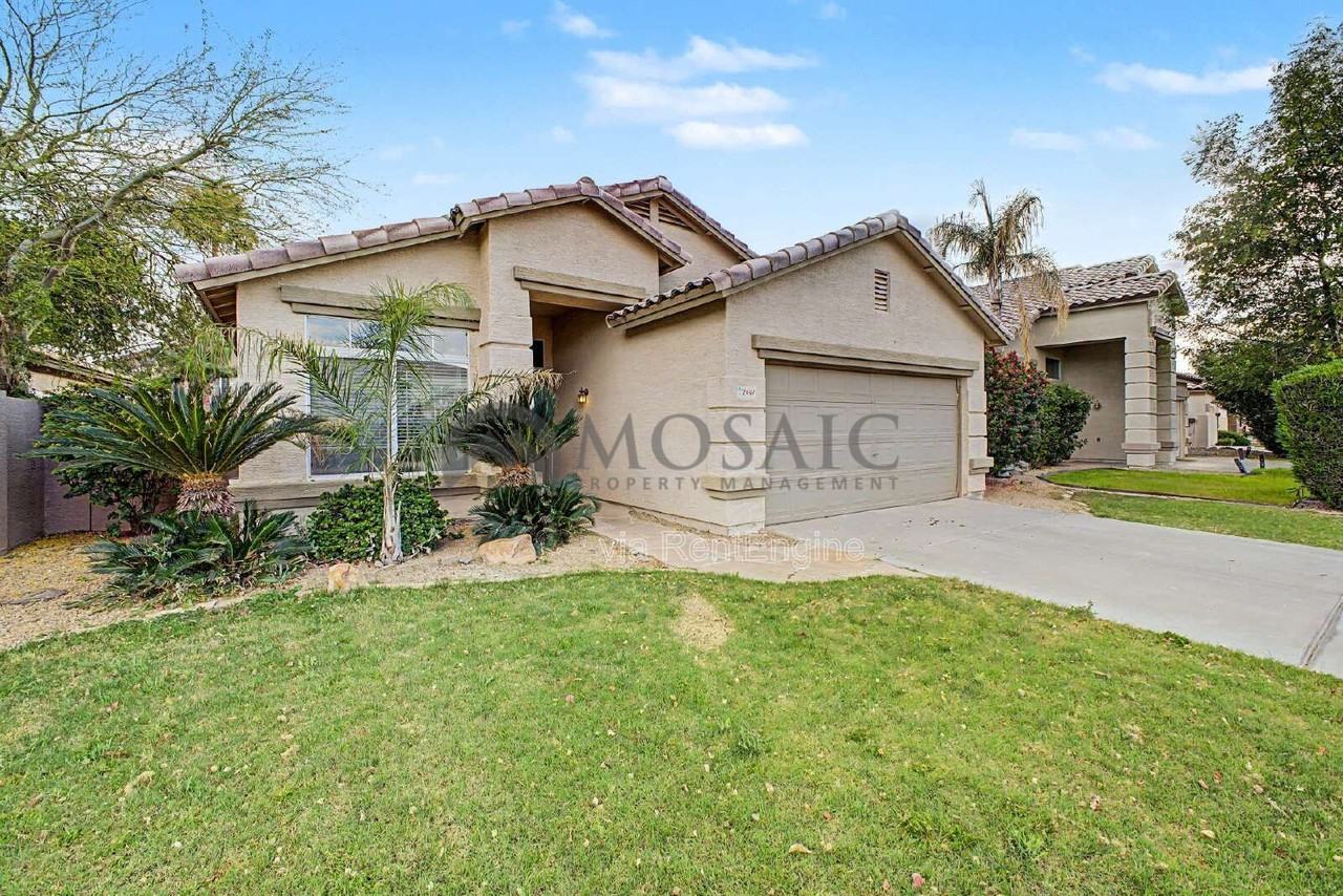 2441 W Indigo Dr - Photo 2 of 28