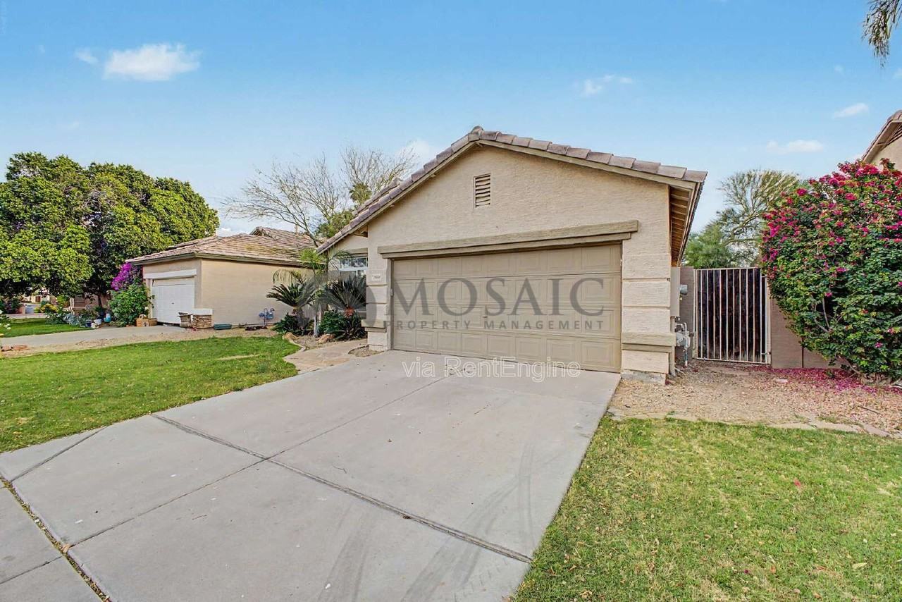 2441 W Indigo Dr - Photo 3 of 28