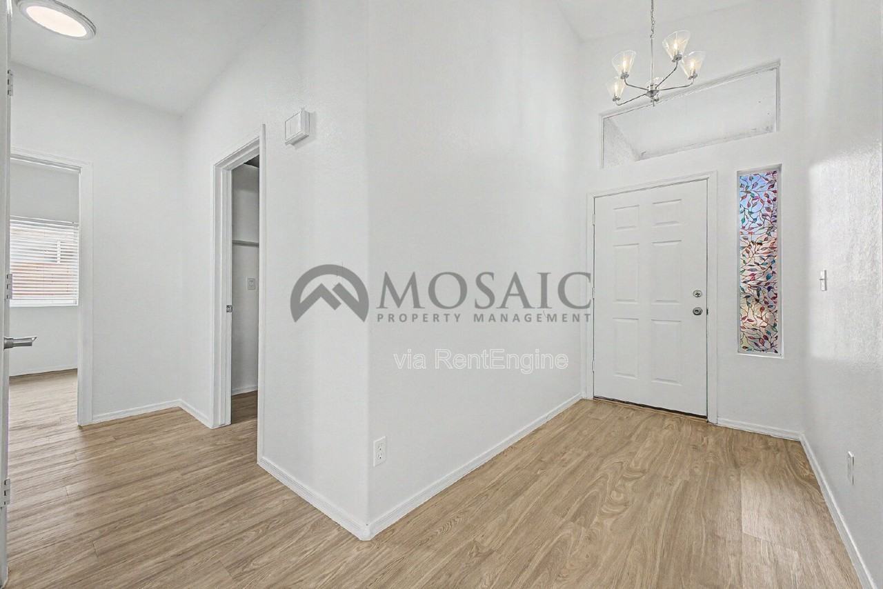 2441 W Indigo Dr - Photo 4 of 28