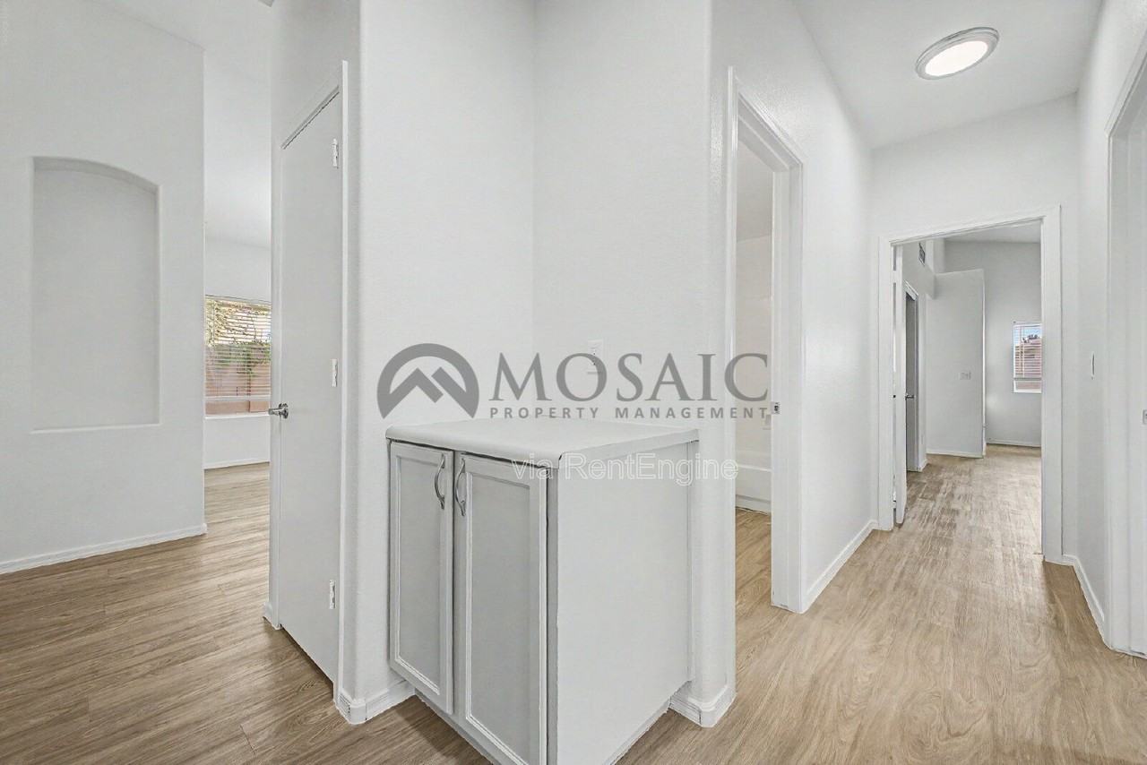 2441 W Indigo Dr - Photo 5 of 28