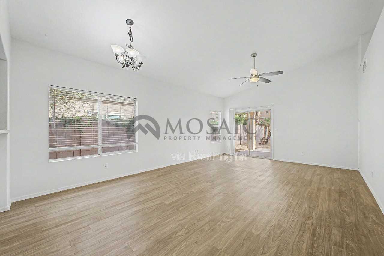 2441 W Indigo Dr - Photo 6 of 28