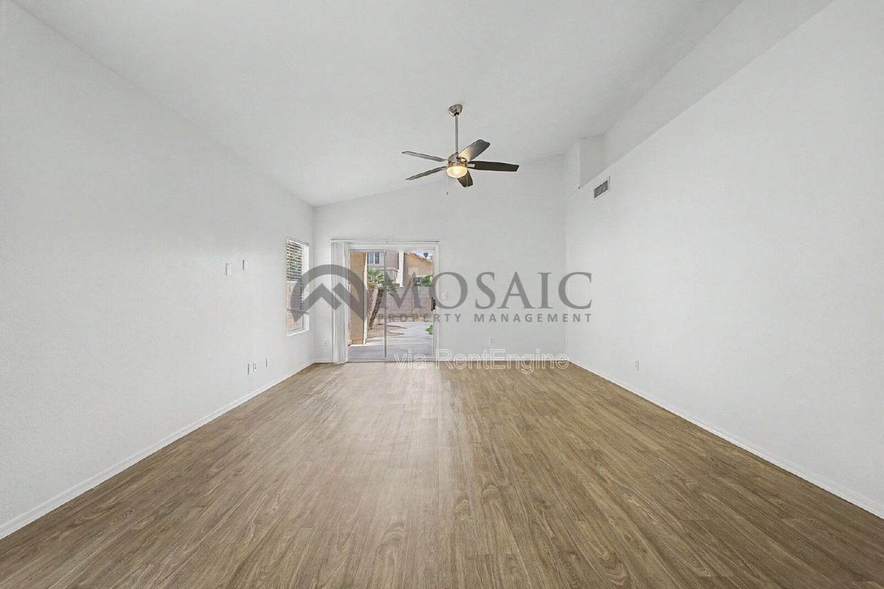 2441 W Indigo Dr - Photo 7 of 28