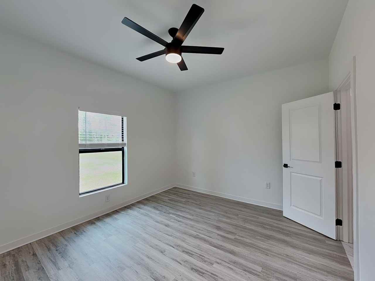 4920 Jordan Ave S - Photo 3 of 47