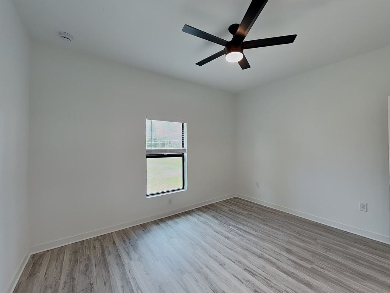 4920 Jordan Ave S - Photo 4 of 47