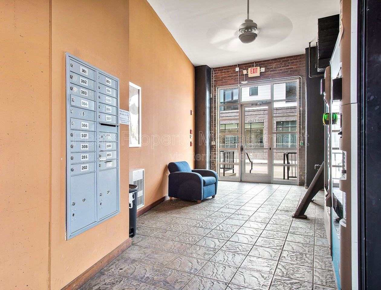 1510 W Broad St #206 - Photo 5 of 41