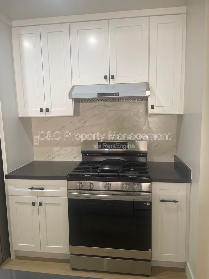 2061 S Magnolia Ave - Photo 3 of 21