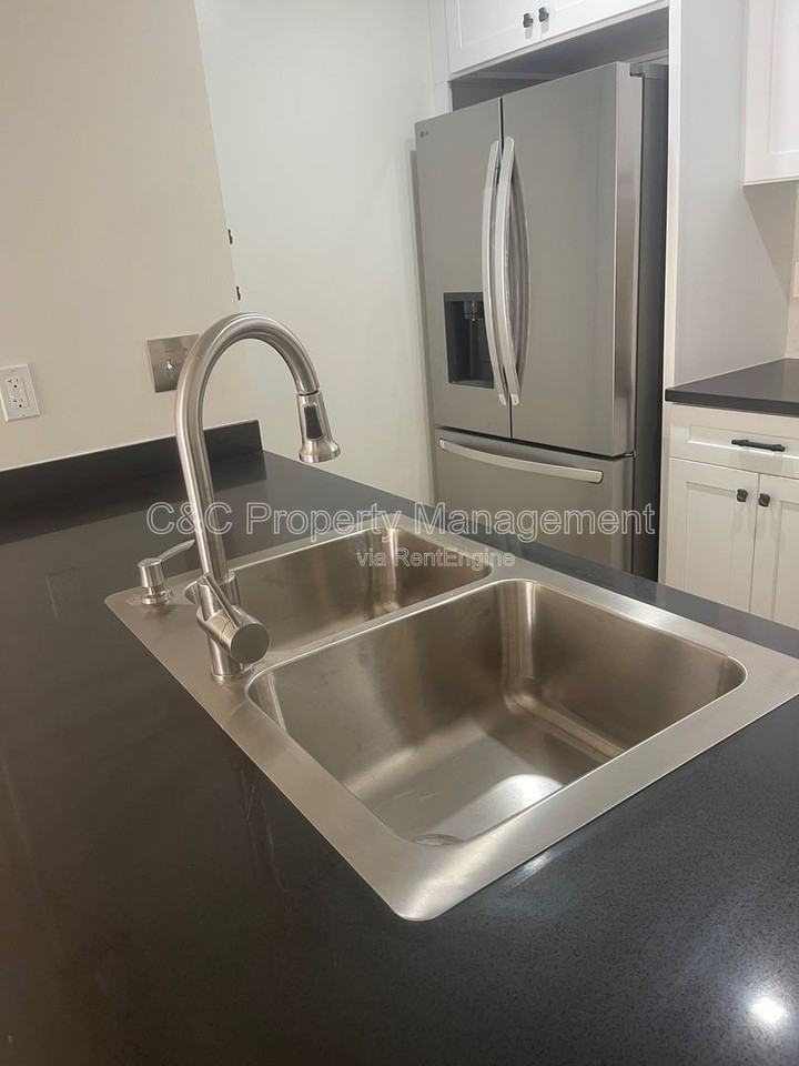 2061 S Magnolia Ave - Photo 4 of 21