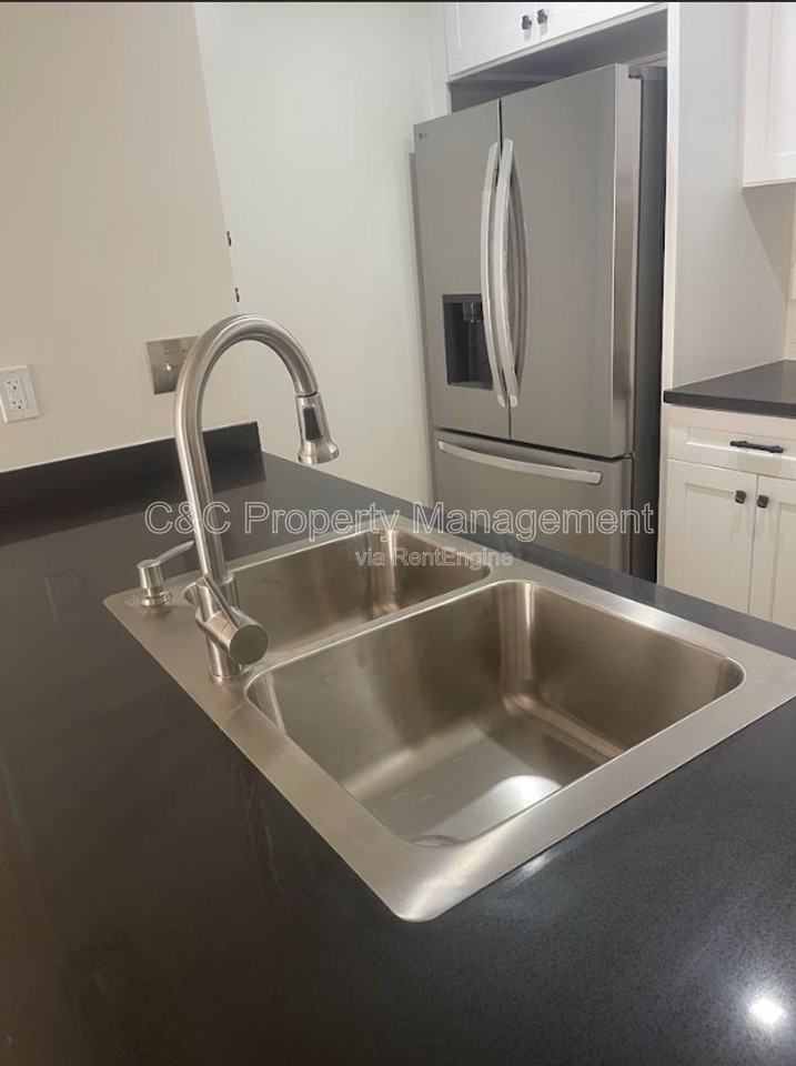 2061 S Magnolia Ave - Photo 6 of 21