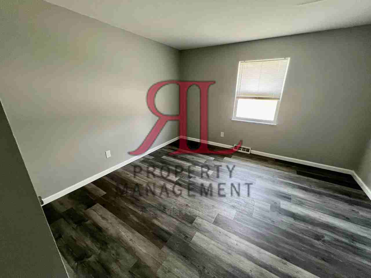 2980 Reis Ave - Photo 6 of 11