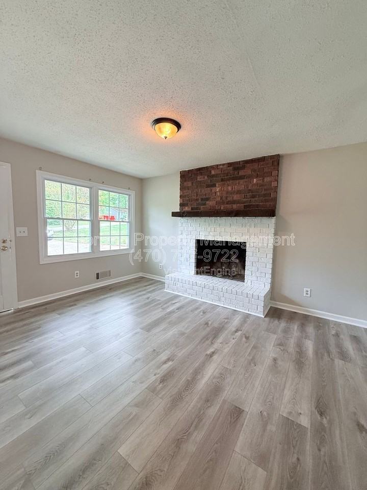 5035 Merlin Dr - Photo 3 of 18