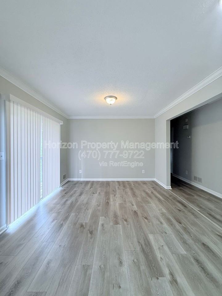 5035 Merlin Dr - Photo 4 of 18