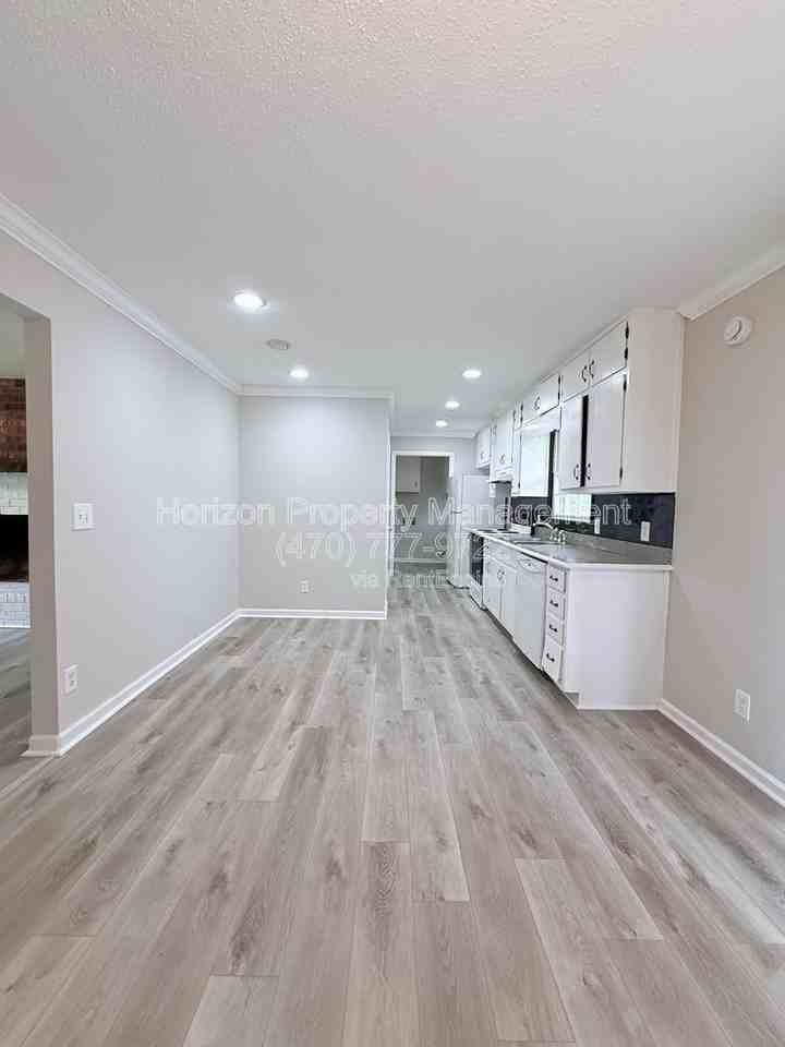 5035 Merlin Dr - Photo 5 of 18