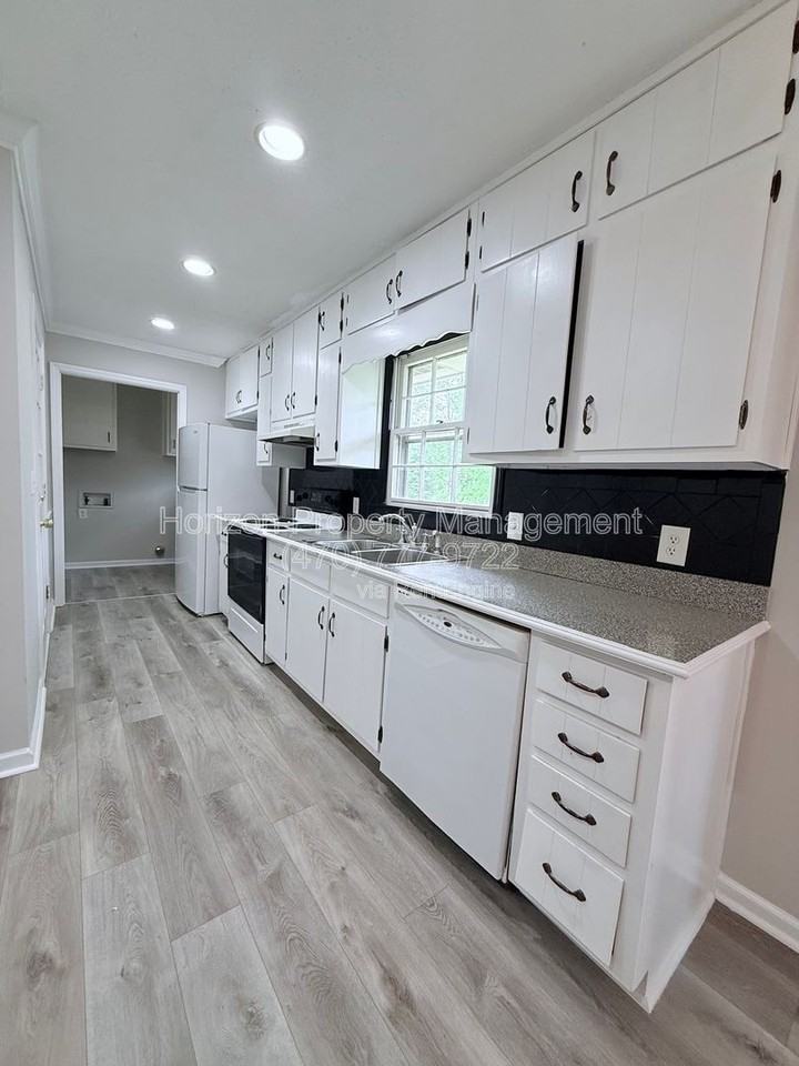 5035 Merlin Dr - Photo 6 of 18