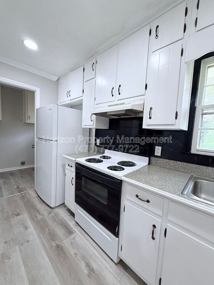 5035 Merlin Dr - Photo 7 of 18