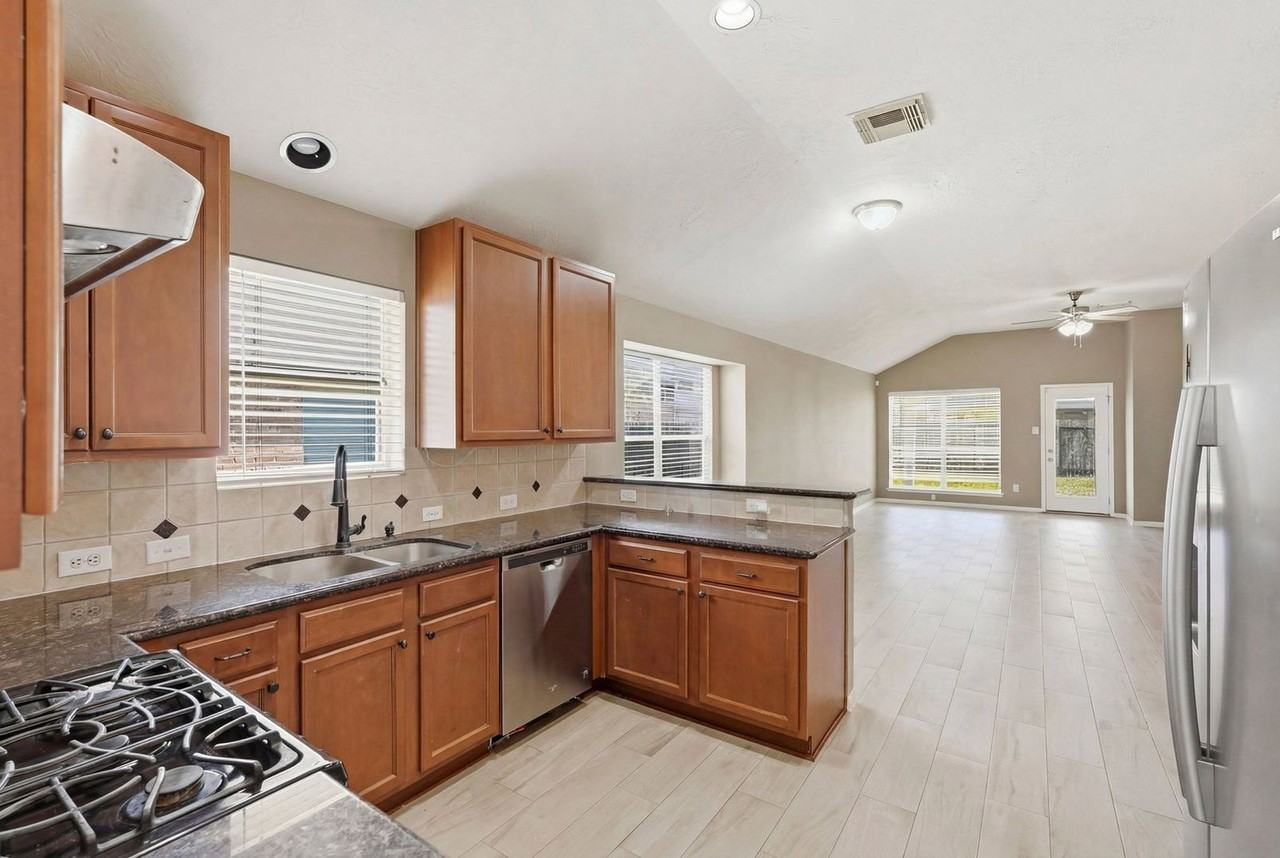 2918 Mustang Meadow Ln - Photo 7 of 25