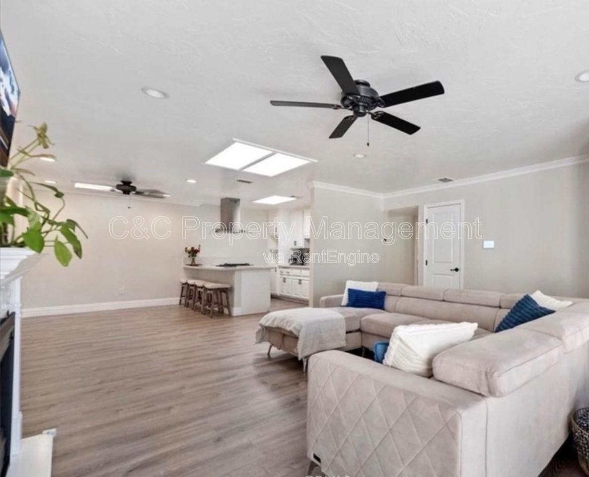 2764 Tropicana Dr - Photo 5 of 17