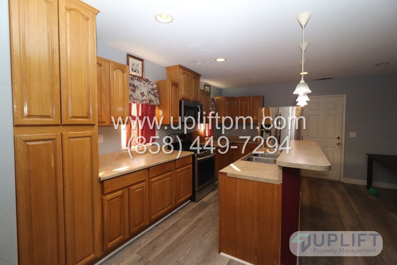 5304 Nutmeg St - Photo 4 of 15