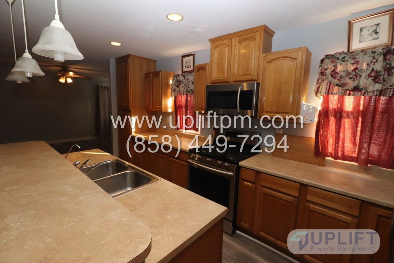 5304 Nutmeg St - Photo 3 of 15