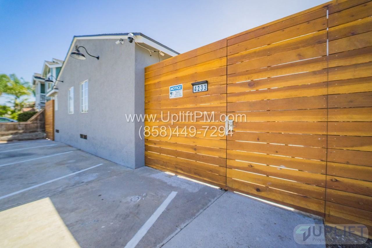 4235 Swift Ave - Photo 2 of 6